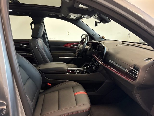 Used 2024 Chevrolet Traverse RS image 36