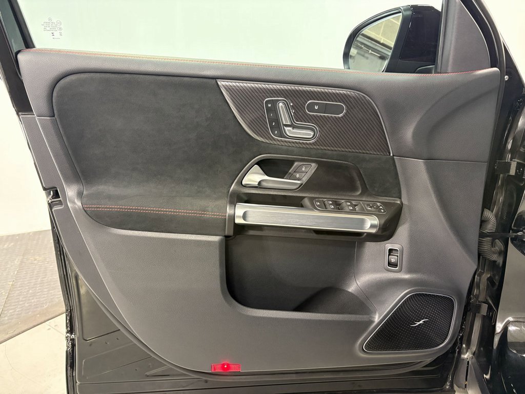 Used 2024 Mercedes-Benz GLB 35 AMG 4MATIC image 5