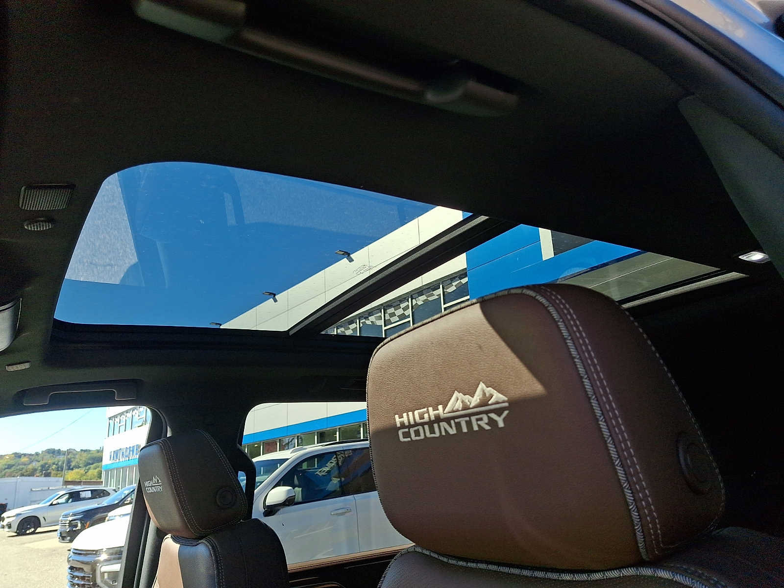 Certified 2024 Chevrolet Suburban High Country AWD/4WD image 15