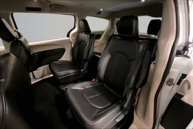 Used 2024 Chrysler Pacifica Limited FWD image 26