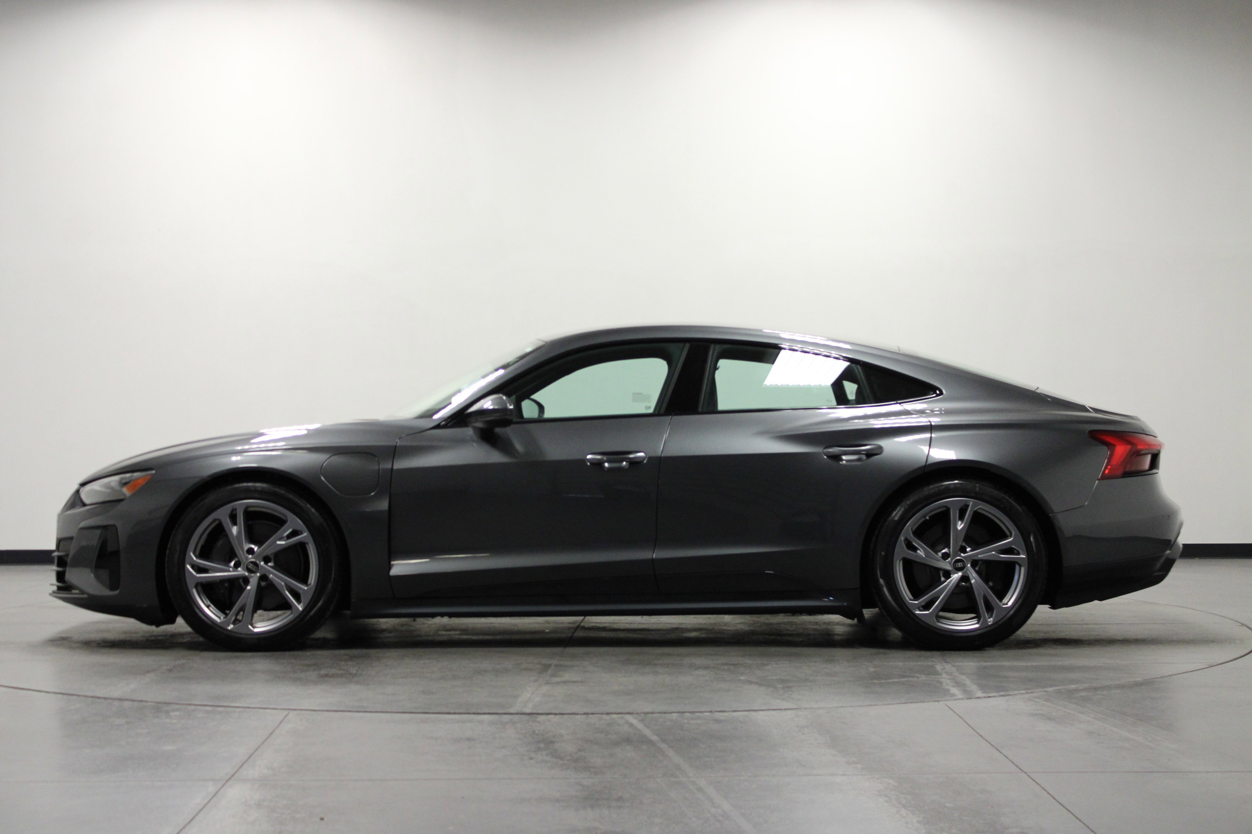 Used 2023 Audi e-tron GT Premium Plus image 7