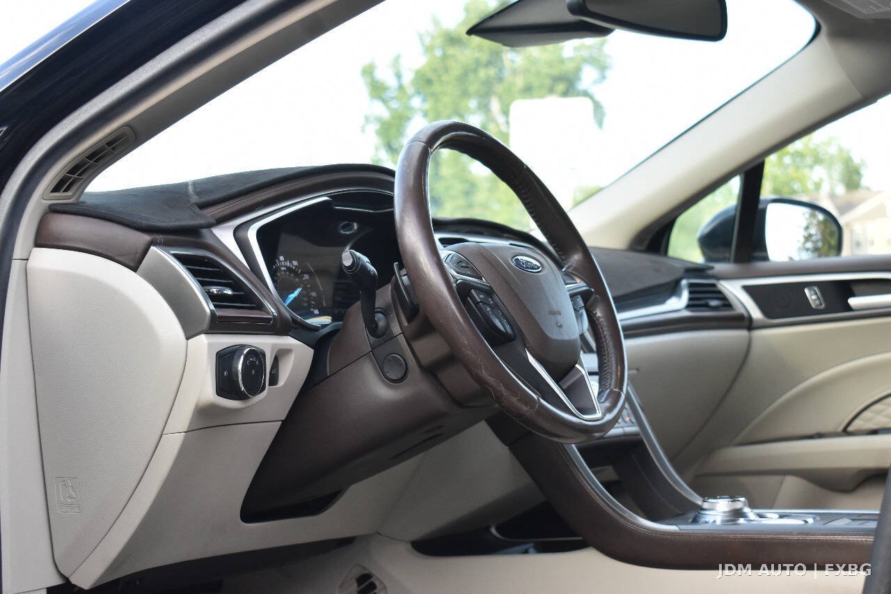 Used 2017 Ford Fusion Platinum FWD image 18