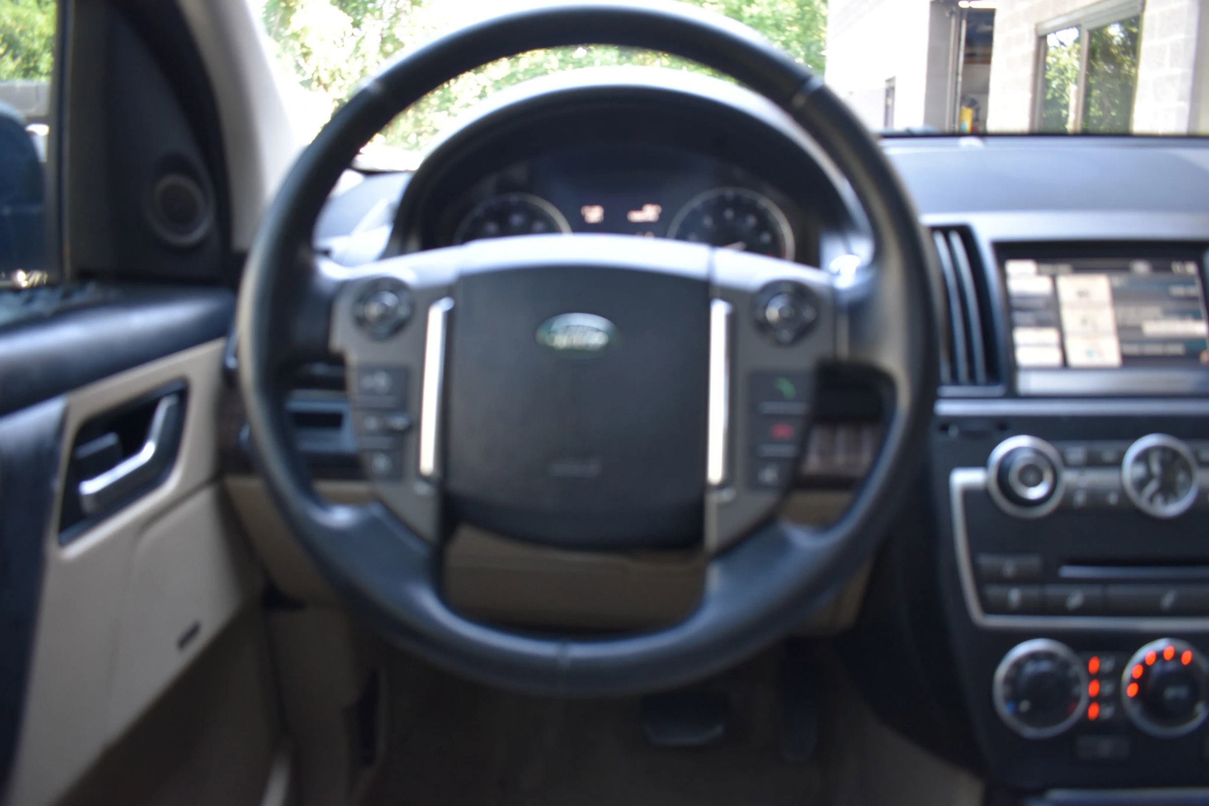 Used 2013 Land Rover LR2 HSE image 28
