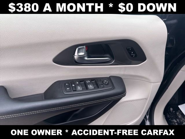 Used 2024 Chrysler Pacifica Touring-L FWD image 11