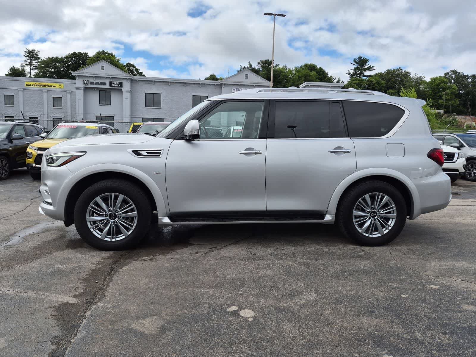 Used 2019 INFINITI QX80 Luxe w/ All-Season Package RWD image 3