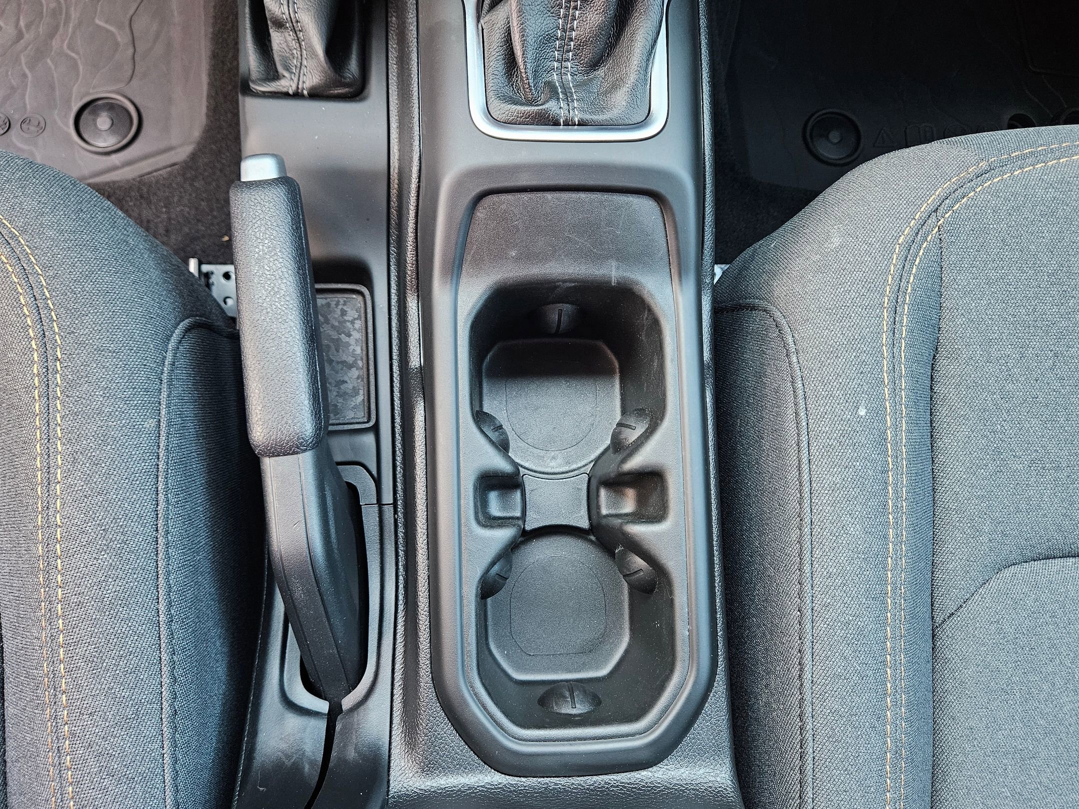 Used 2025 Jeep Wrangler Sport image 12