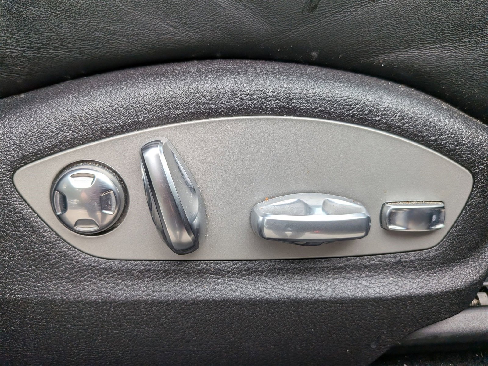 Used 2021 Porsche Macan image 41