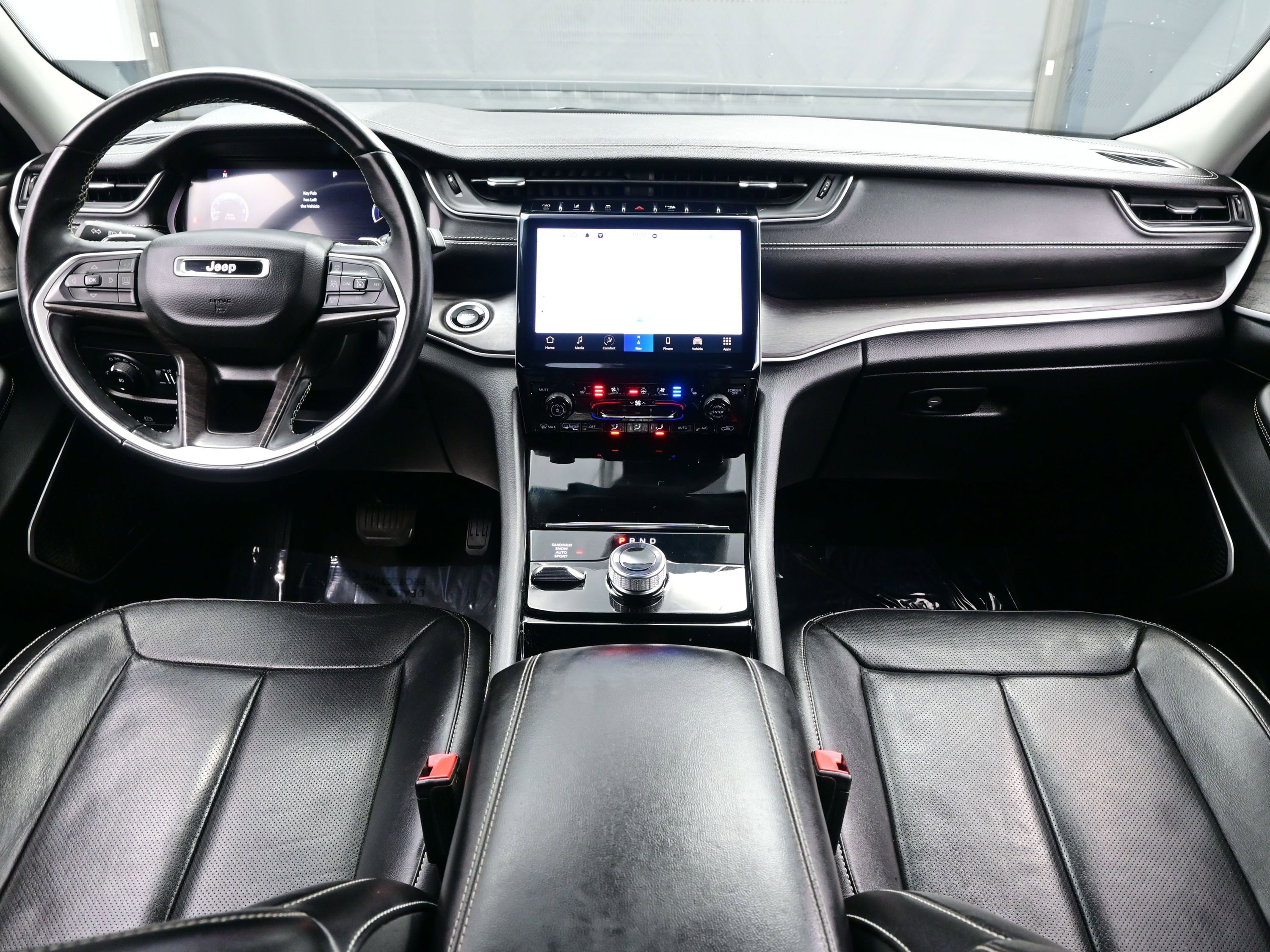 Used 2022 Jeep Grand Cherokee L Limited w/ Luxury Tech Group II image 16