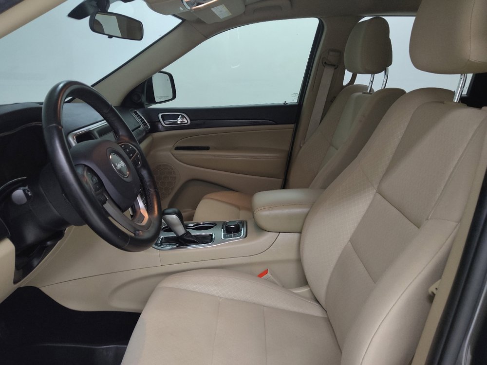 Used 2019 Jeep Grand Cherokee Laredo AWD/4WD image 17