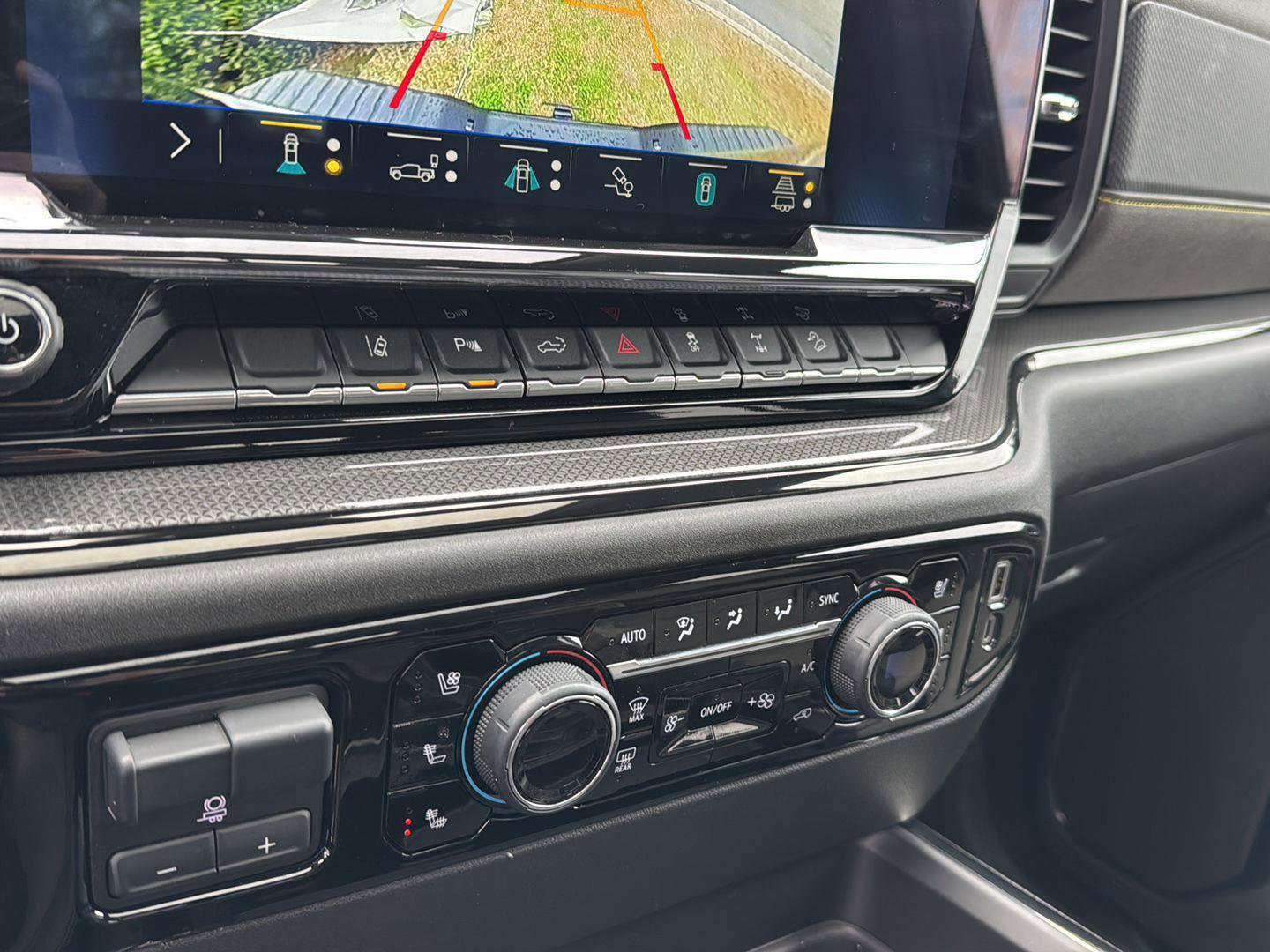 Used 2024 Chevrolet Silverado 2500 ZR2 w/ Technology Package image 23