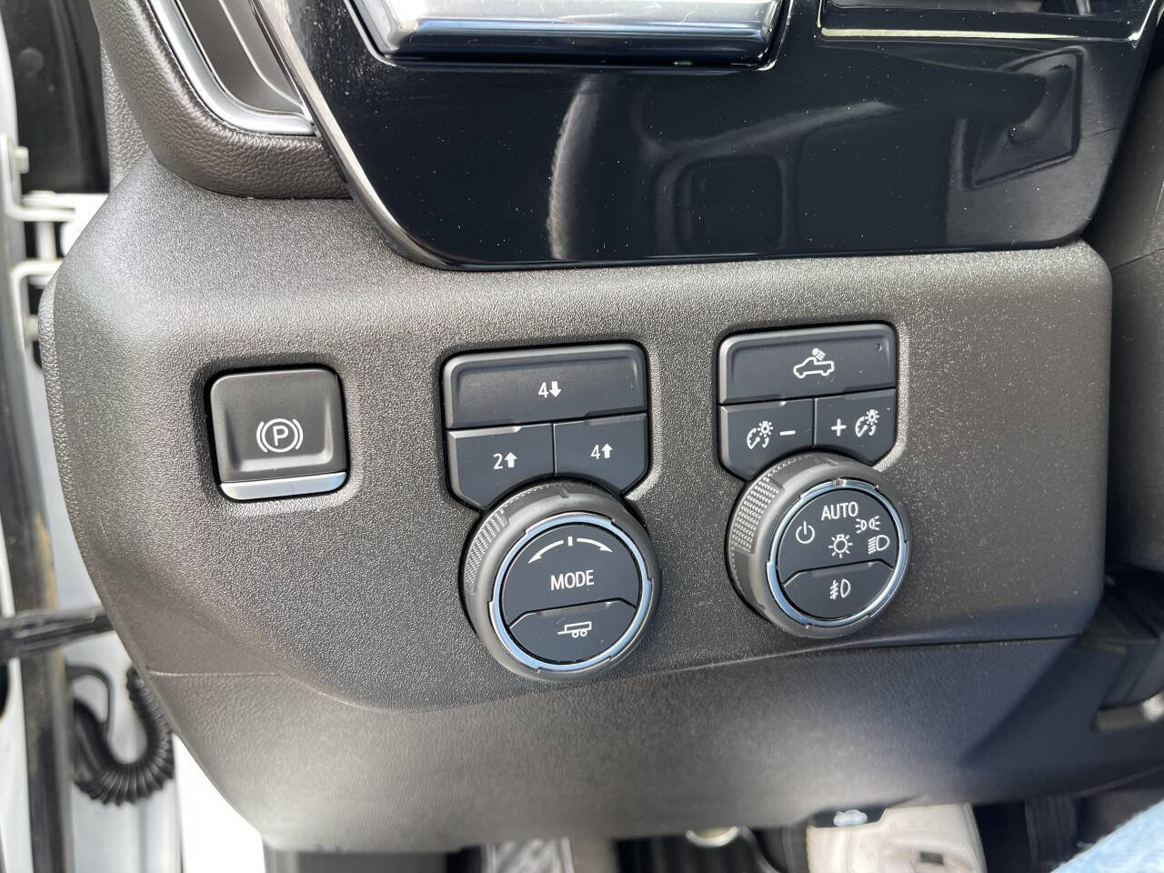 Used 2024 Chevrolet Silverado 2500 LT w/ Convenience Package AWD/4WD image 14