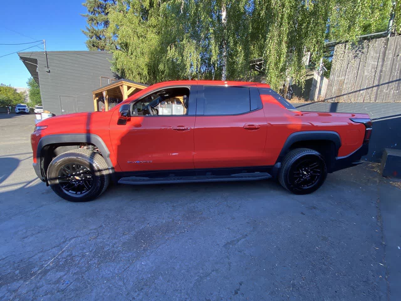 Used 2025 Chevrolet Silverado EV LT AWD/4WD image 3