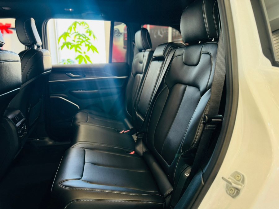 Used 2026 Jeep Grand Cherokee Limited image 16