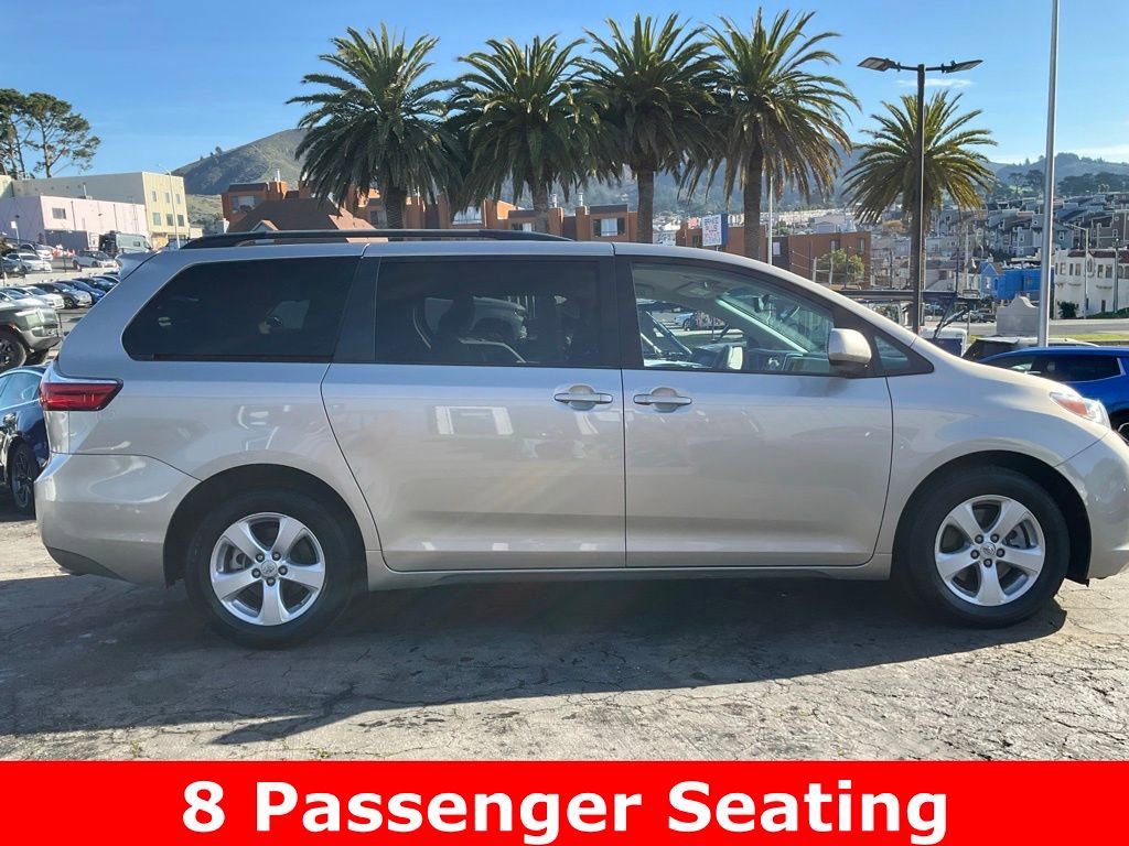 Used 2015 Toyota Sienna LE image 3