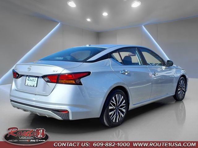 Used 2024 Nissan Altima 2.5 SV image 3