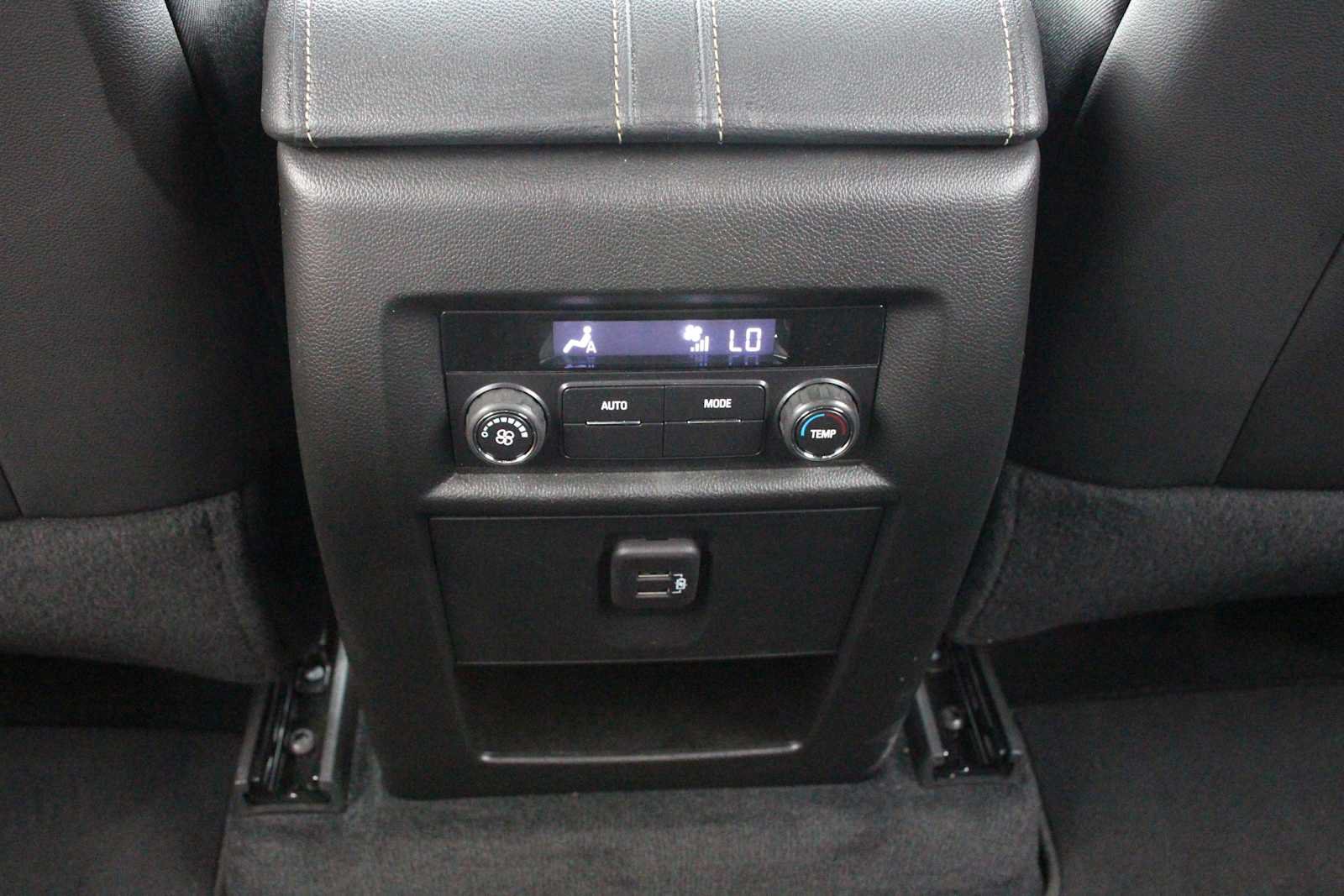 Used 2023 Chevrolet Traverse LT FWD image 31