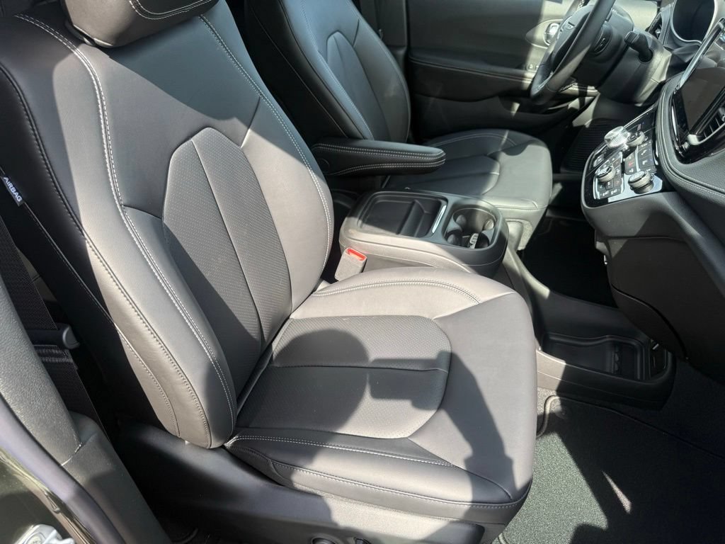 New 2027 Chrysler Pacifica Select FWD image 67