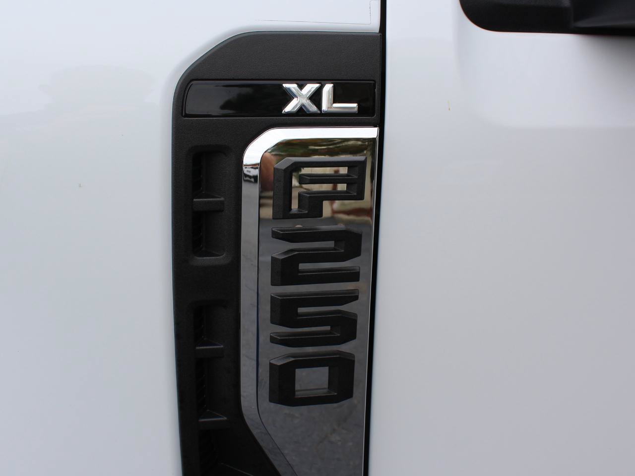 Used 2025 Ford F250 XL w/ FX4 Off-Road Package AWD/4WD image 41