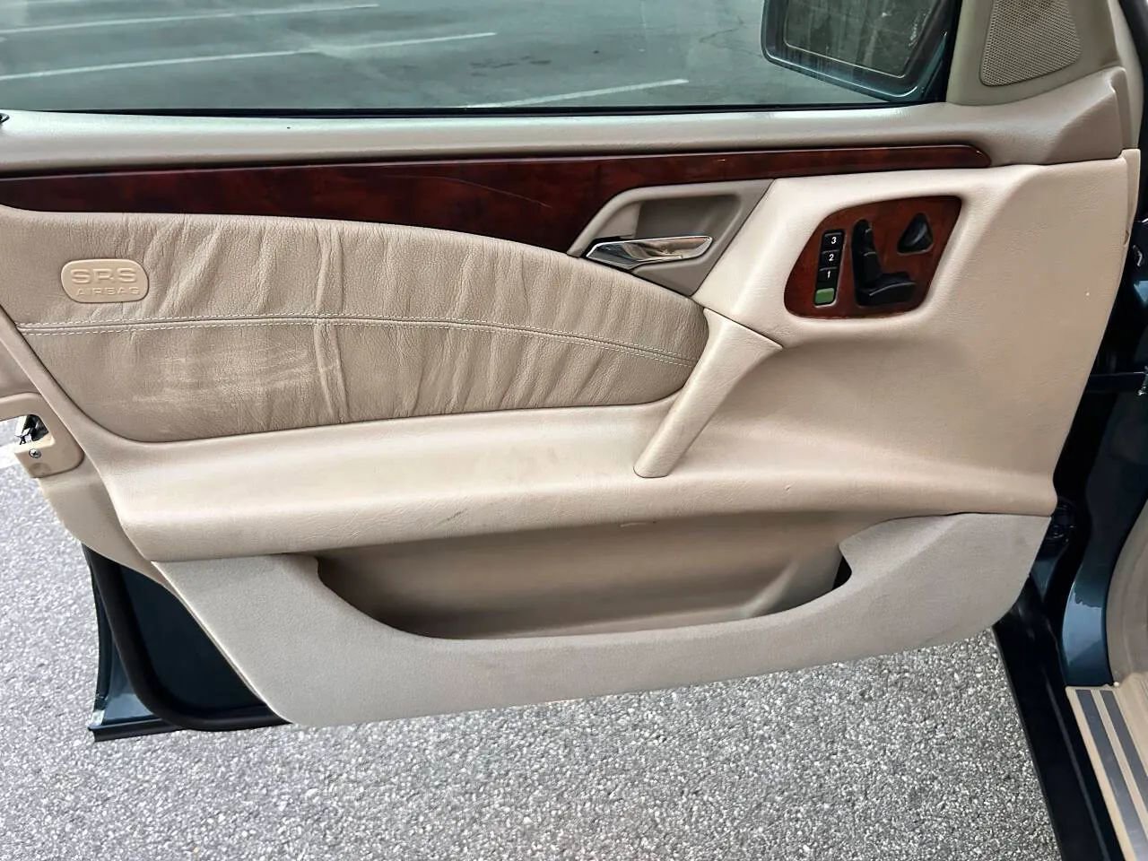 Used 1999 Mercedes-Benz E 320 4MATIC Wagon image 17
