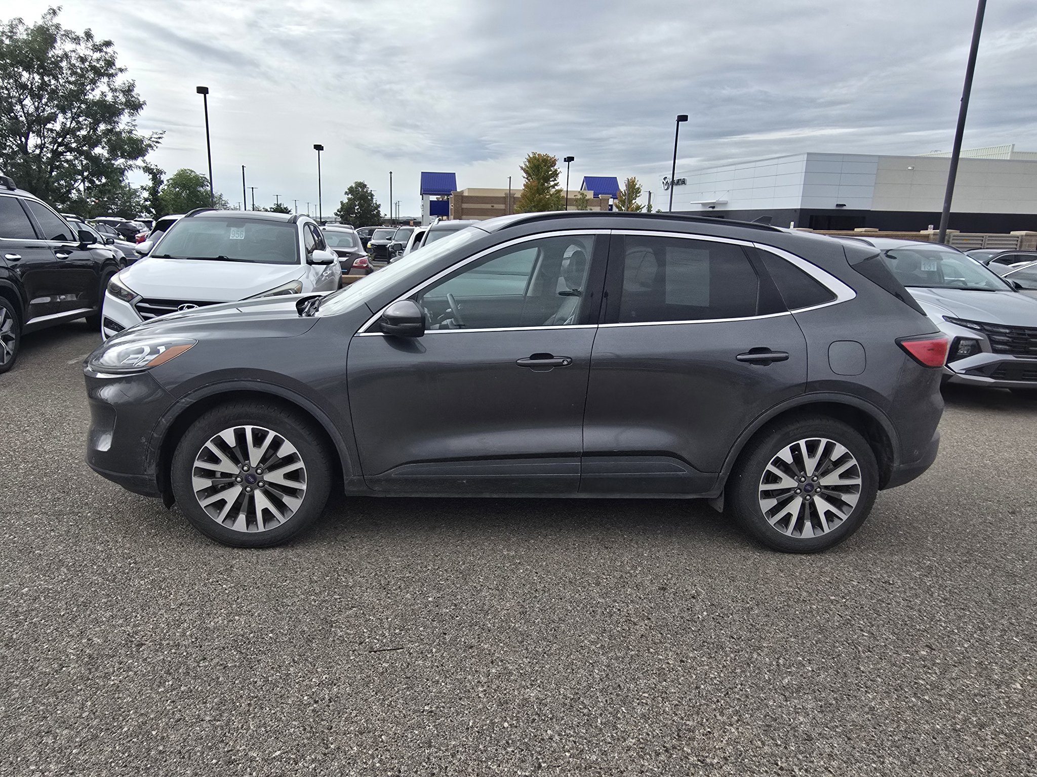 Used 2020 Ford Escape Titanium AWD/4WD image 14