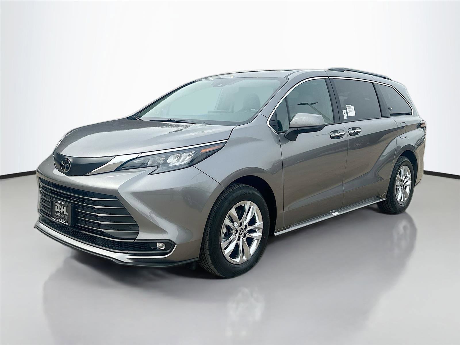 New 2026 Toyota Sienna XLE image 4