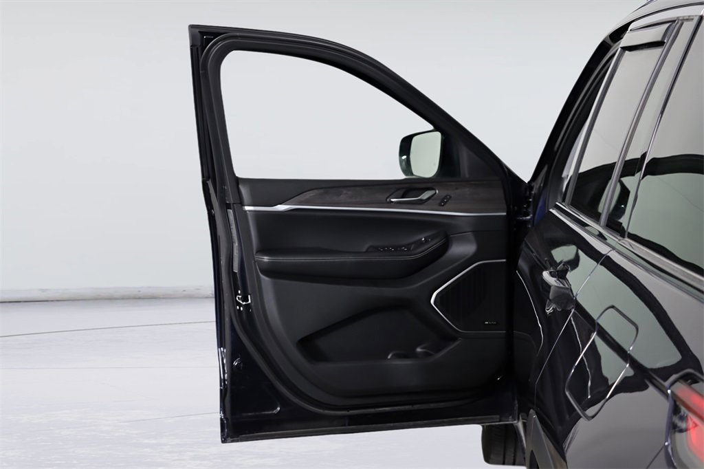 Used 2022 Jeep Grand Cherokee Limited 4xe image 16