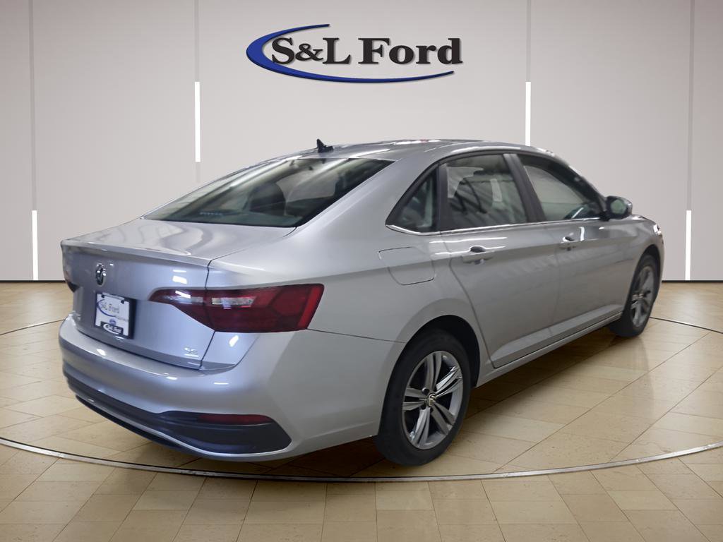 Used 2024 Volkswagen Jetta SE FWD image 4