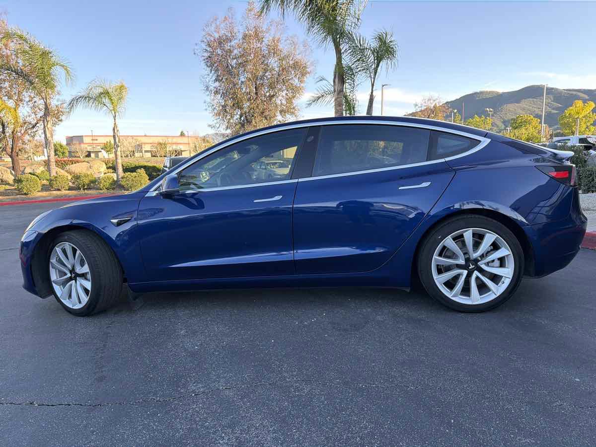 Used 2018 Tesla Model 3 Long Range image 10