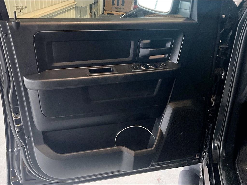 Used 2018 RAM 1500 Express w/ Black Ram 1500 Express Group image 9