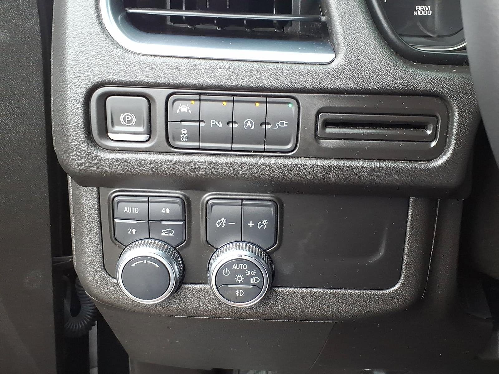 Certified 2021 GMC Yukon XL SLT AWD/4WD image 17