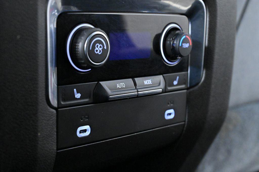 Used 2021 Chevrolet Tahoe Z71 w/ Luxury Package image 36