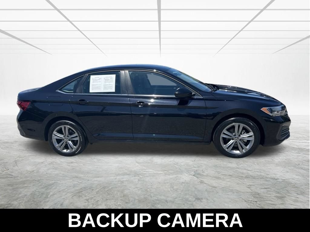 Used 2024 Volkswagen Jetta SE FWD image 4