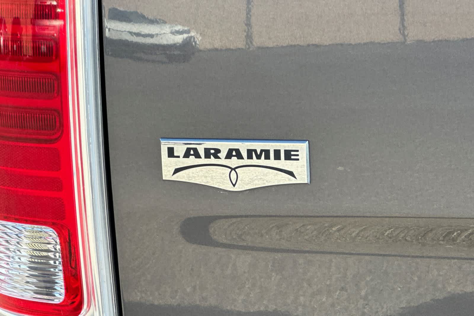 Used 2018 RAM 1500 Laramie w/ Convenience Group AWD/4WD image 33