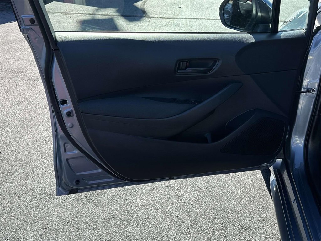 Used 2022 Toyota Corolla LE image 5