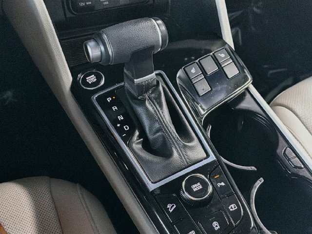 Used 2025 Kia Sportage EX FWD image 17