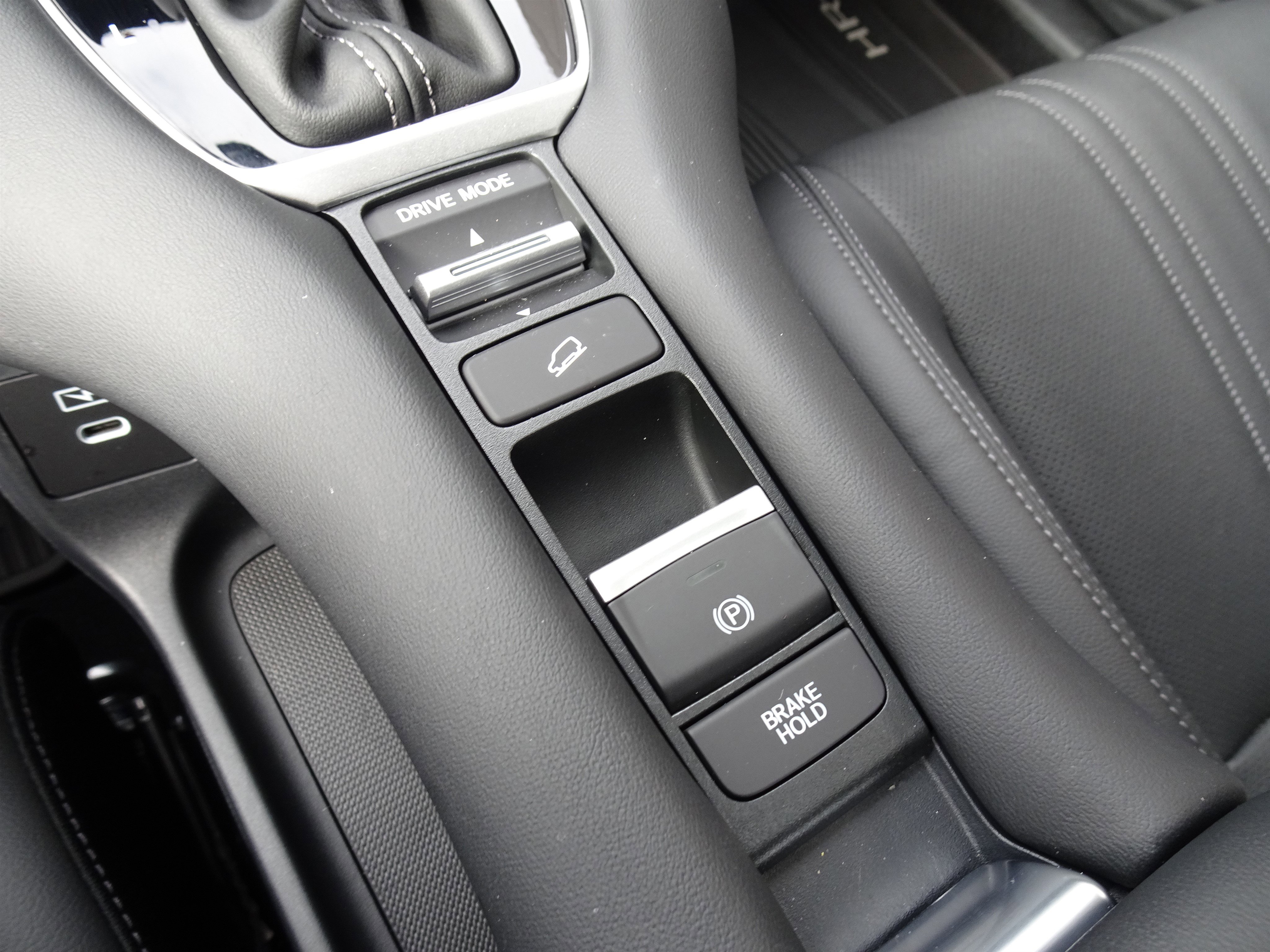 Used 2025 Honda HR-V EX-L image 17