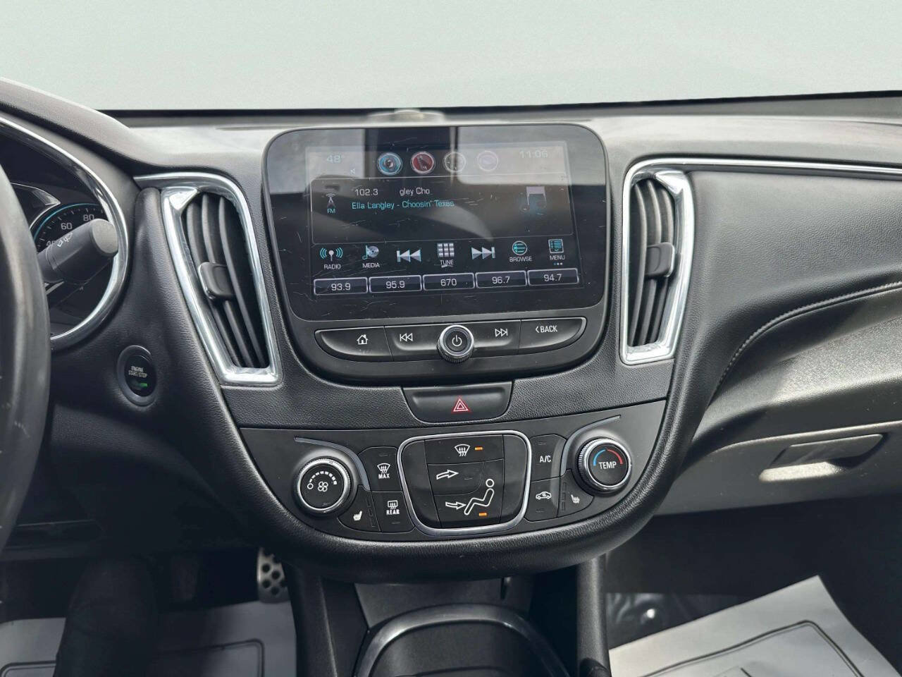 Used 2017 Chevrolet Malibu LT w/ Leather Package image 27