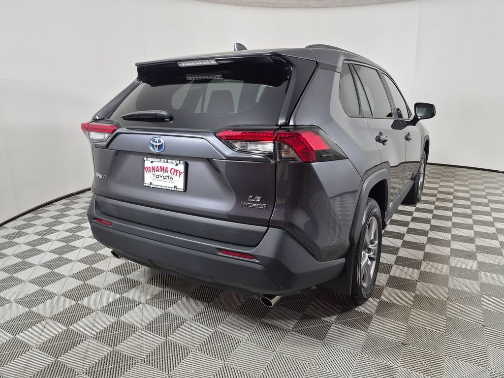 Used 2024 Toyota RAV4 LE AWD/4WD image 3