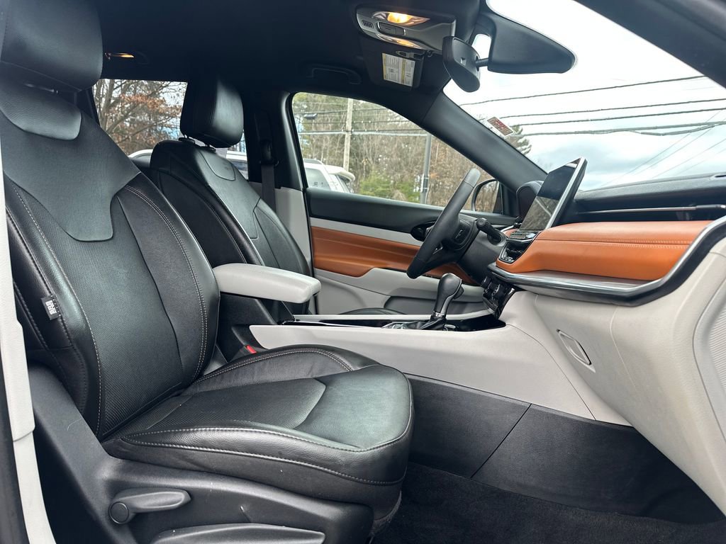 Used 2023 Jeep Compass Limited image 16