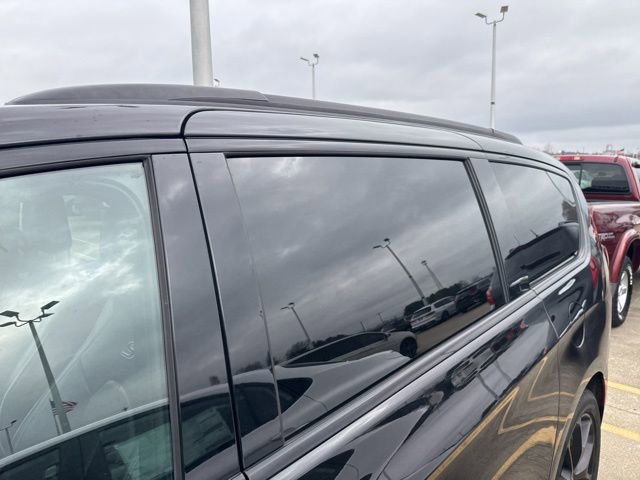 Used 2025 Chrysler Pacifica Limited image 37