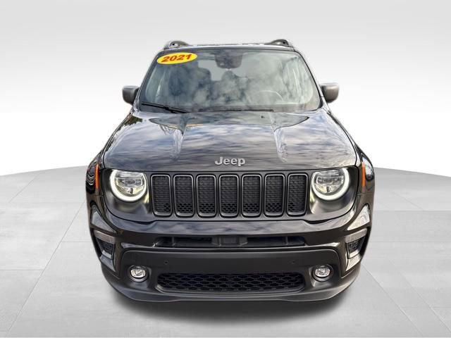 Used 2021 Jeep Renegade Latitude w/ Luxury Group II image 2