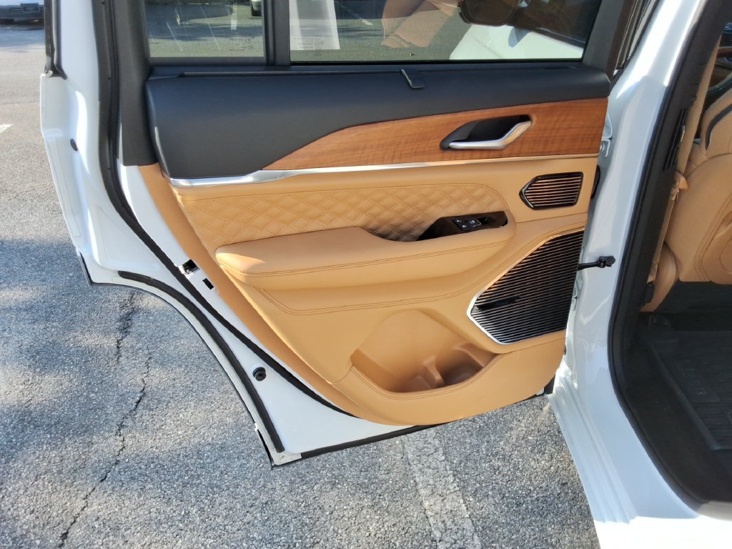 Used 2025 Jeep Grand Cherokee Summit AWD/4WD image 17