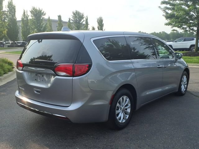 Used 2018 Chrysler Pacifica Touring Plus FWD image 4