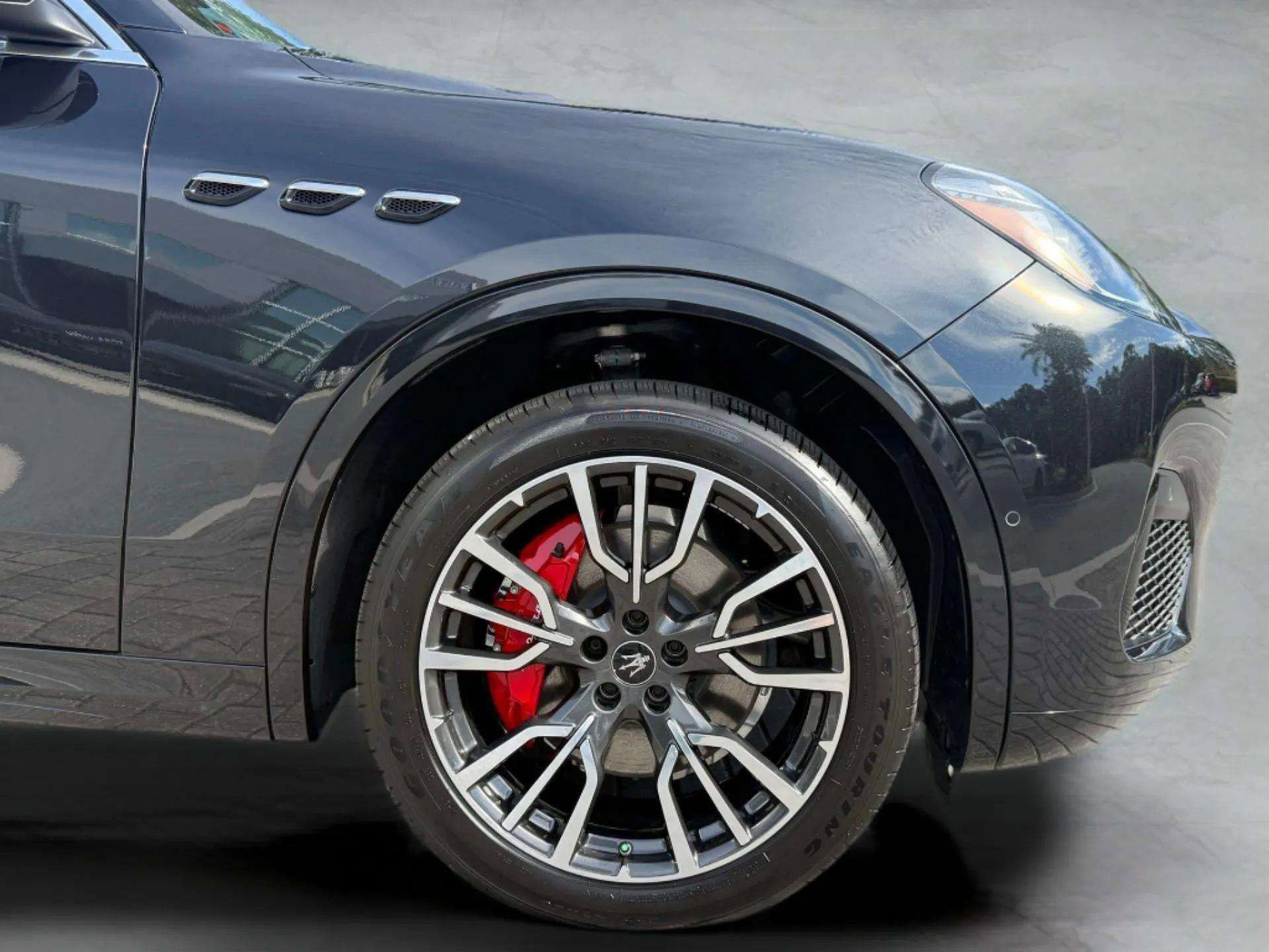 New 2025 Maserati Grecale GT image 6