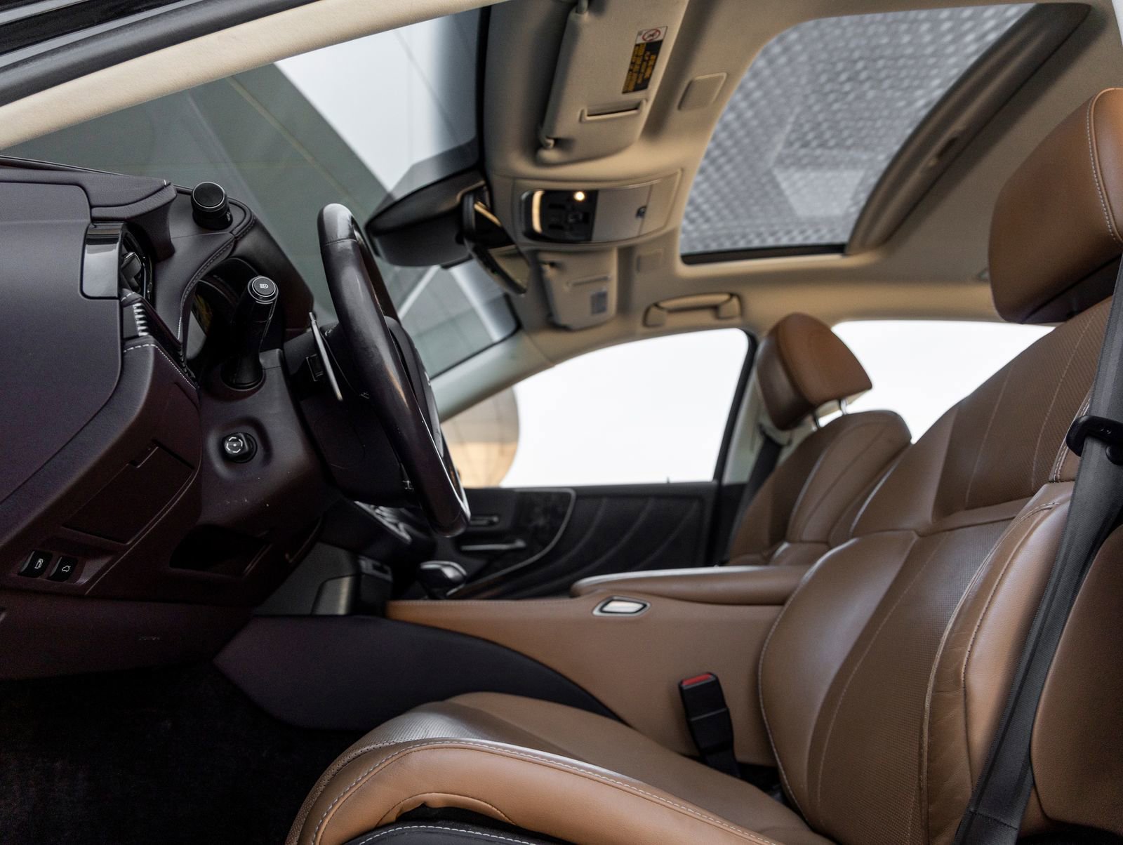 Used 2019 Lexus LS 500 w/ Accessory Package (Z2) image 17