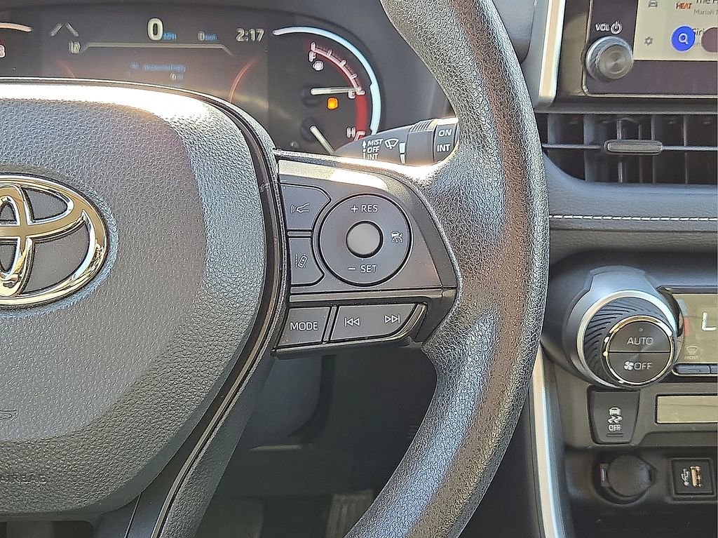 Used 2025 Toyota RAV4 XLE image 20