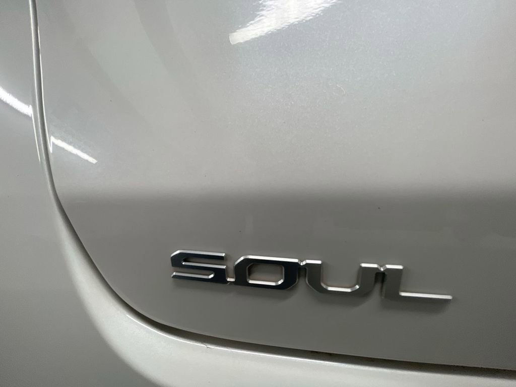 Used 2023 Kia Soul LX w/ LX Technology Package image 28
