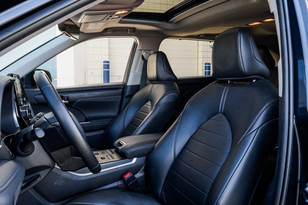 Used 2022 Toyota Highlander XLE image 14