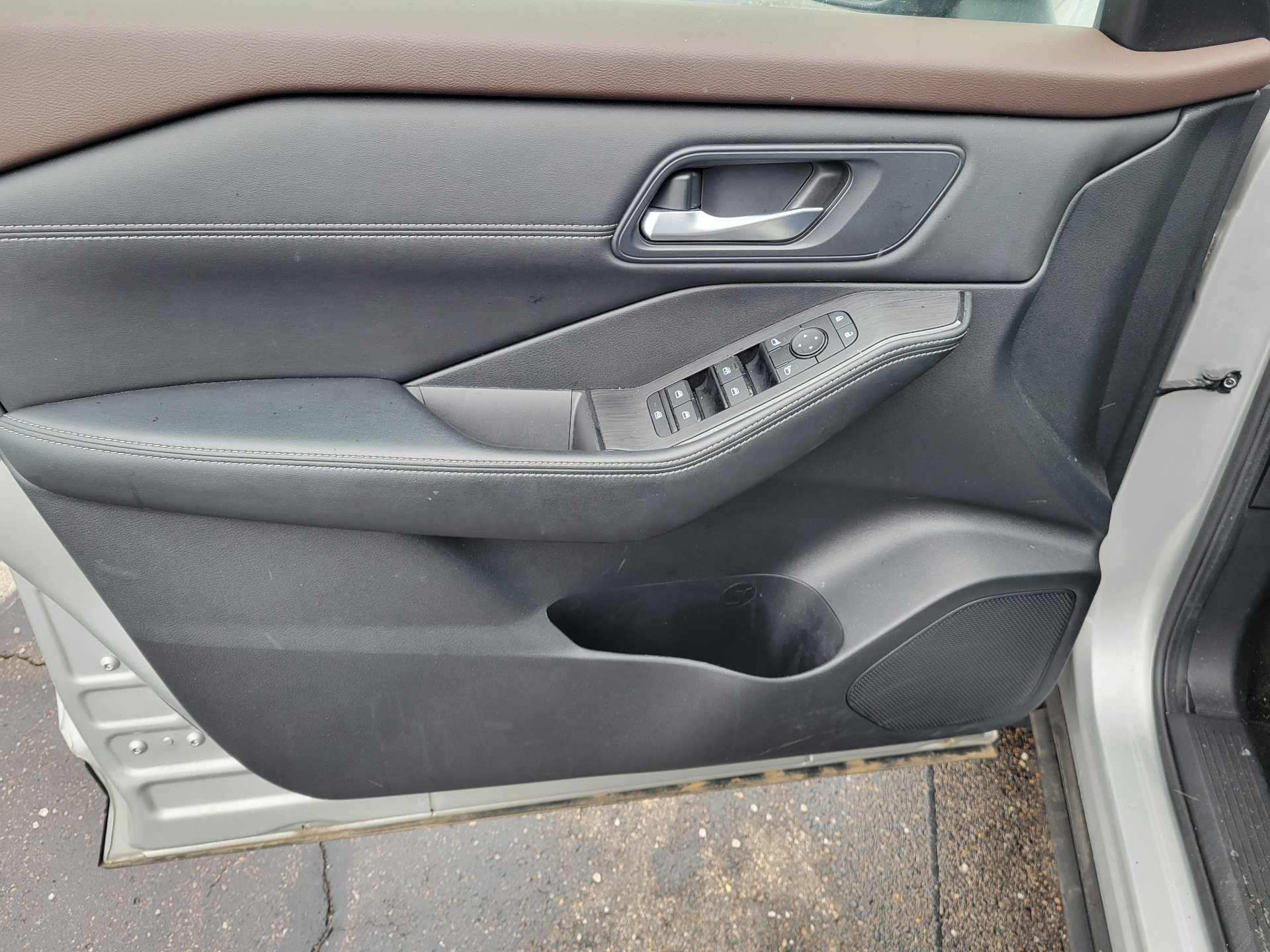 Certified 2023 Nissan Rogue SV w/ SV Premium B Package image 18