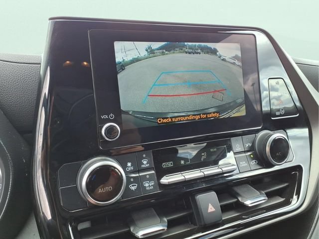 Used 2023 Toyota Highlander LE FWD image 29